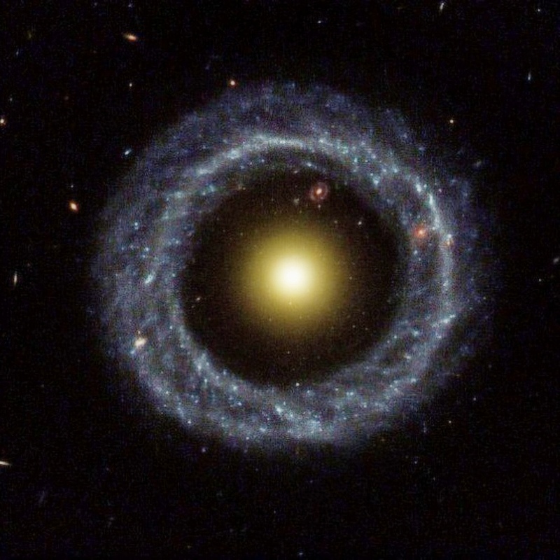Кольцевая галактика или объект Хога