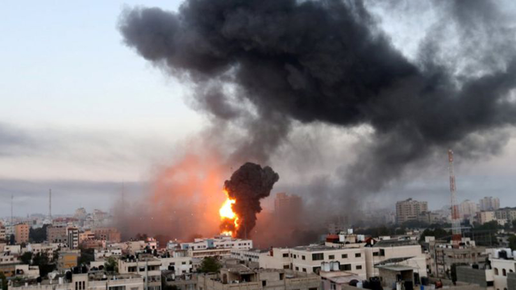 Арабо-израильский конфликт: ракетные удары продолжаются, в городе Лод — погромы и чрезвычайное положение