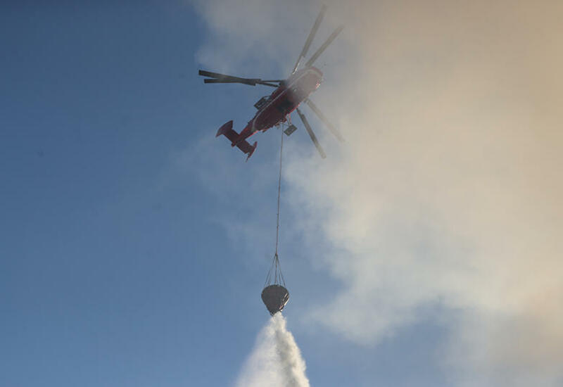 Вертолеты 80 раз сбрасывали воду на пожар в Москве