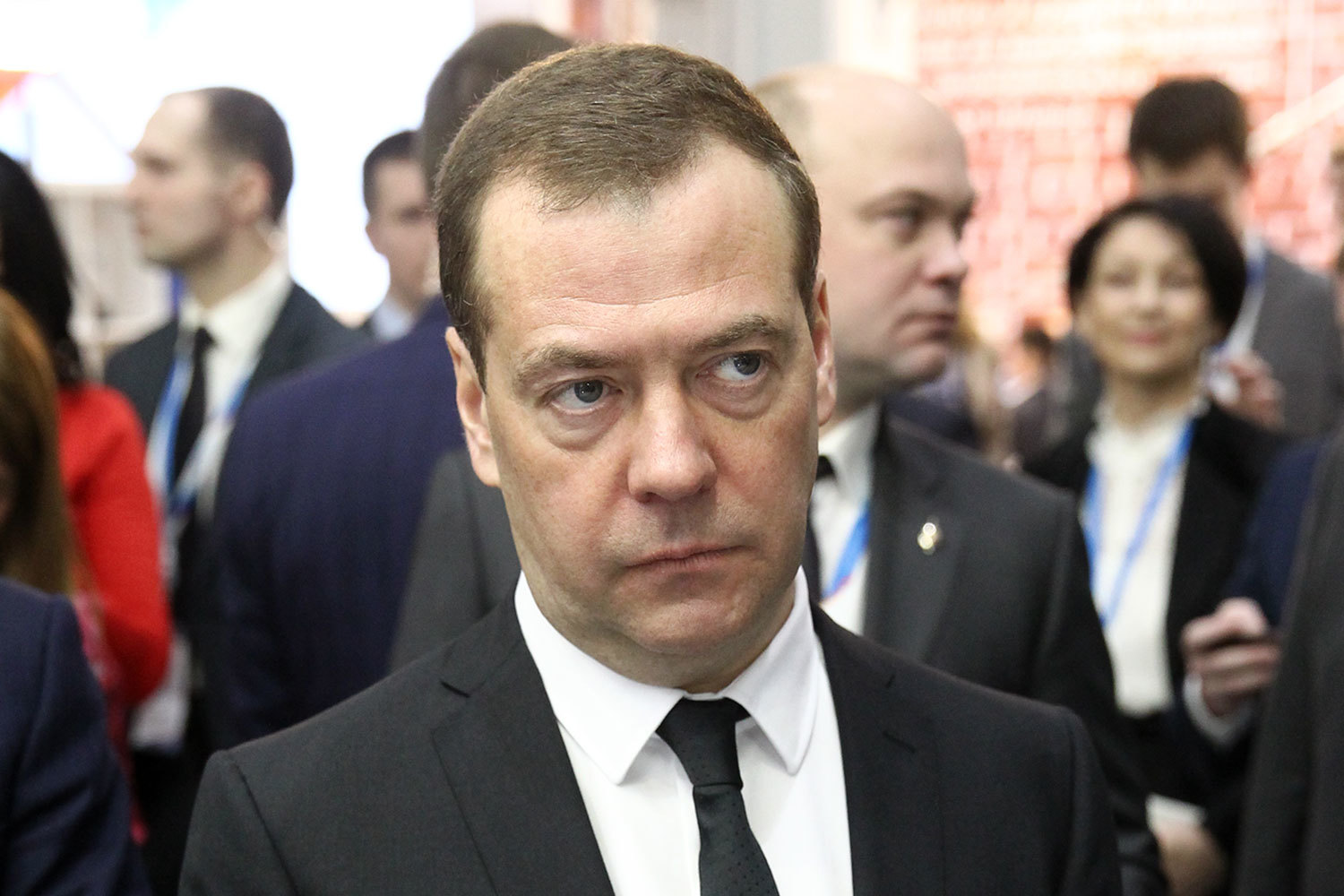 «Безумное понижение Медведева»: что ждет лидера «Единой России» после слов Путина на съезде партии