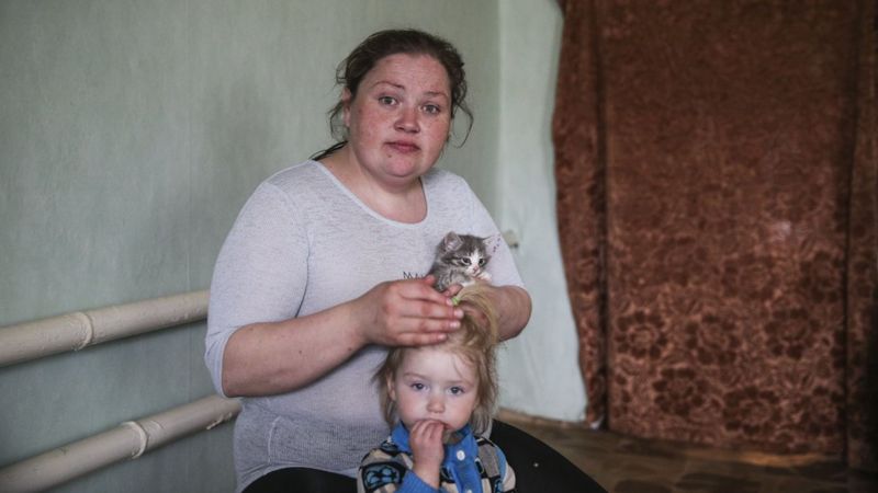 Почему российские матери чаще и чаще становятся одиночками и как справляются с бедностью.