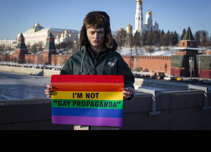 «Россияне поделились отношением к однополым бракам»