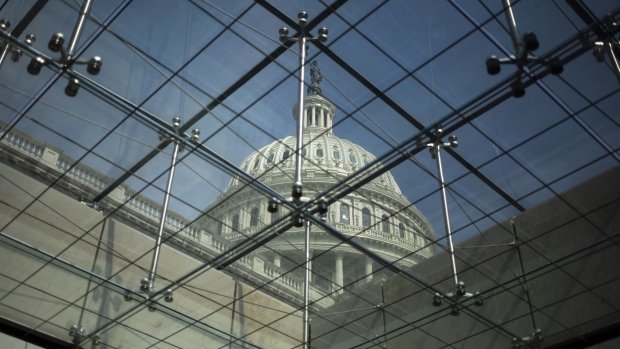 Закончилось действие соглашение о приостановке потолка госдолга США