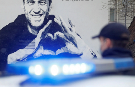 Полиция пошла по домашним адресам пособников экстремистской деятельности Навального