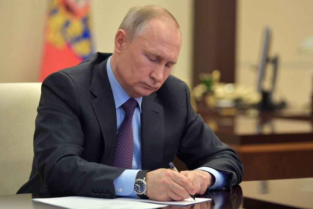 Путин предложил всем пенсионерам России разово выплатить по 10 тысяч рублей