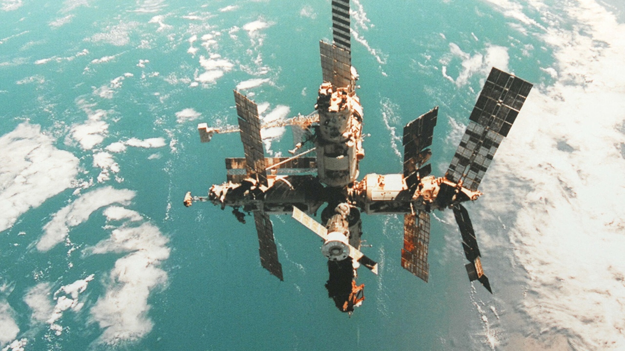Орбитальная станция «Мир».