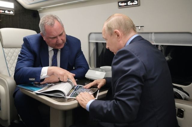 Рогозин показал Путину макет космического ядерного буксира