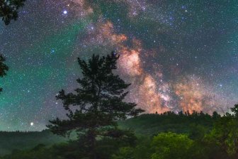 На сайте NASA появился снимок Млечного Пути от фотографа из России