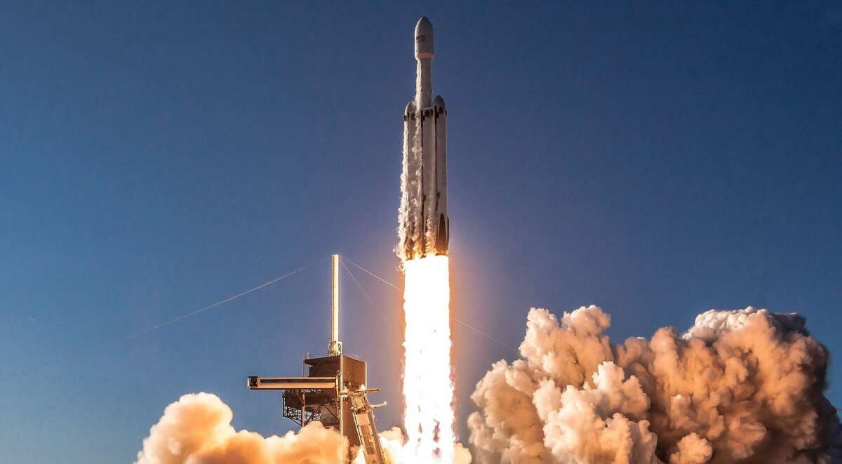 SpaceX планирует первый за два года запуск Falcon Heavy в начале октября