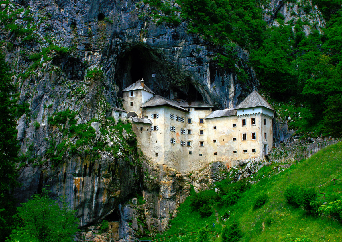 Удивительный Предъямский замок – обитель словенского «Робин Гуда»