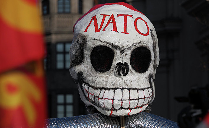 Британцы о НАТО : Мы сами на грани войны!