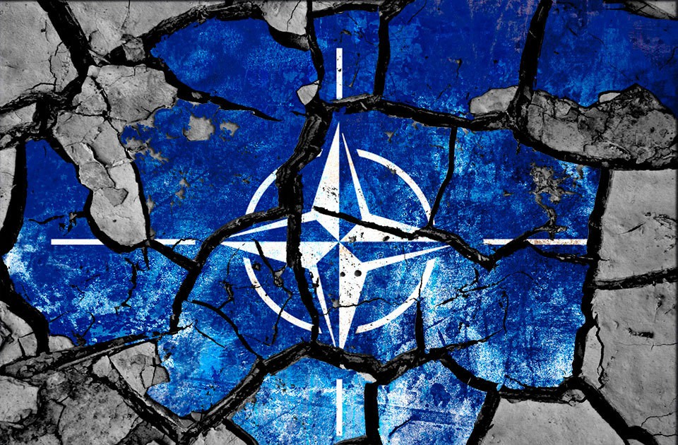 НАТО: Паранойя или смерть?