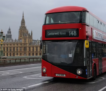 Британский коллапс. Кризис поражает автобусные перевозки, так как водители массово бегут на более высокие зарплаты в отрасли грузоперевозок