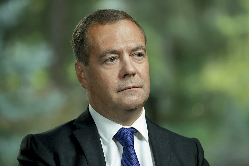 Медведев призвал ввести в России внешнее управление