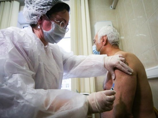 Введение обязательной вакцинации всех пожилых петербуржцев возмутило депутата Бориса Вишневского «Завтра я буду делать запросы»