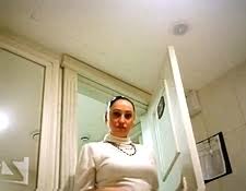 Актриса Полуянова обнаружила скрытую камеру в туалете московского театра