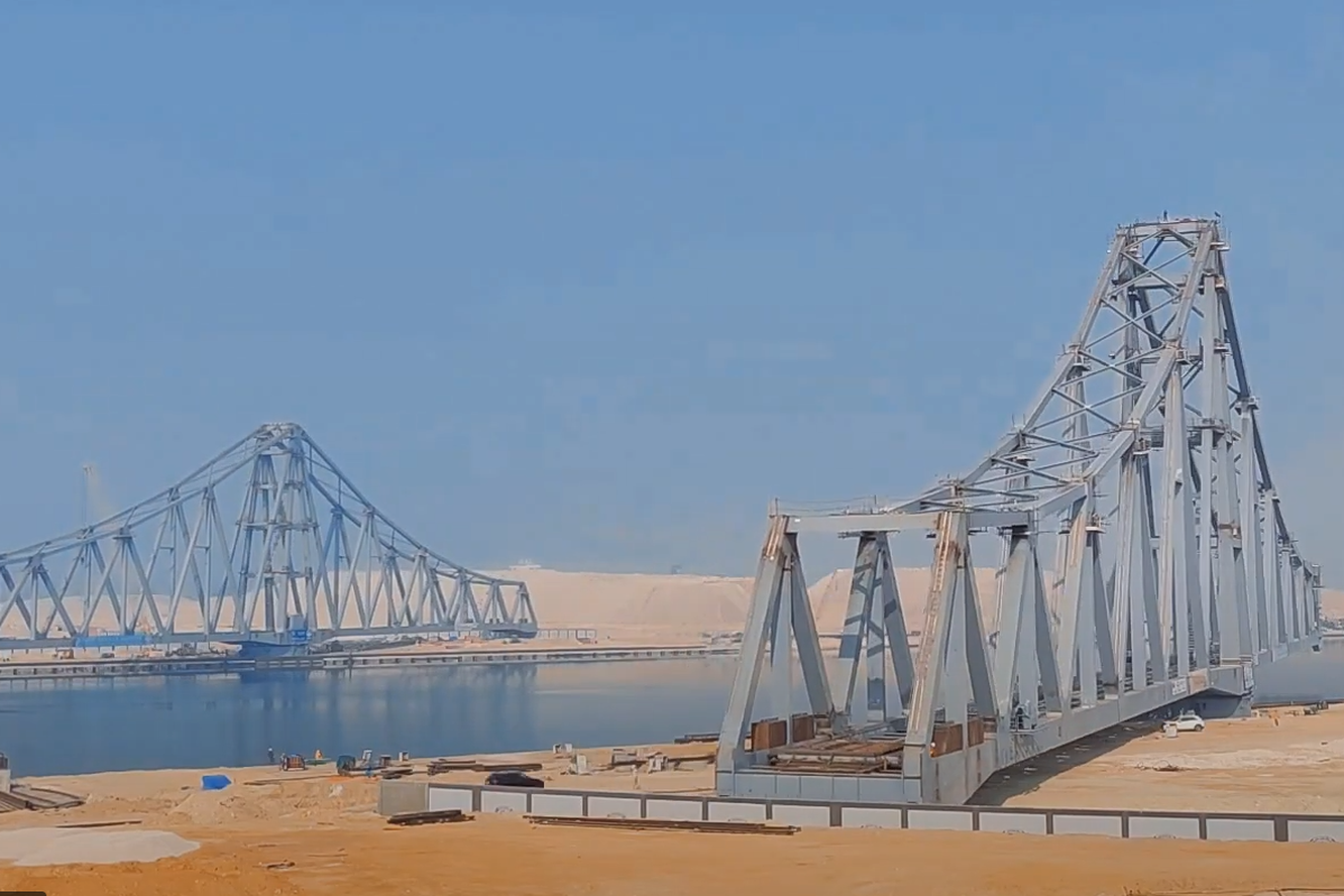Самый большой разводной мост в мире, пересекающий Суэцкий канал, успешно завершил пробный запуск