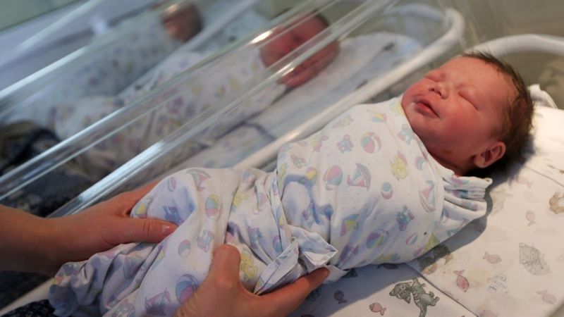 В чем причина резкого падения рождаемости в мире и чем это грозит?