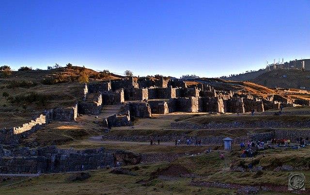 Могущественная крепость инков Саксайуаман