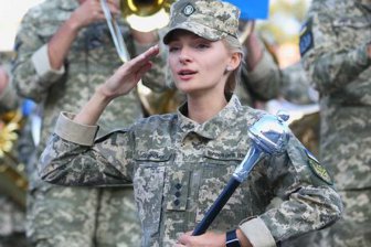 Подготовка к эскалации ситуации в Донбассе: зачем Украина ставит женщин на военный учет