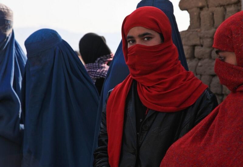Талибы запретили женщинам дальние поездки в одиночестве
