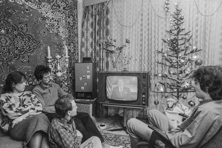 Жугдэрдэмидийн в эфире. Что показывали в Новый год по ТВ 40 лет назад?