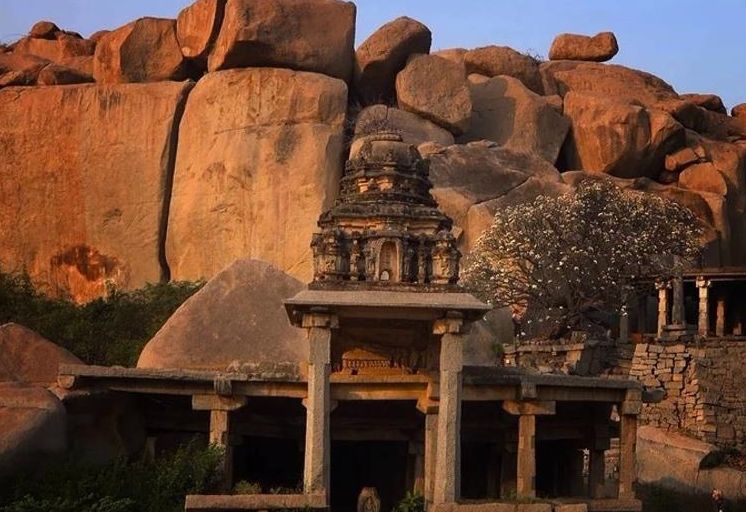 Удивительные мегалиты на месте древней и величественной столицы Виджаянагарской империи