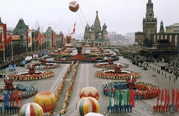 Первомайский парад на Красной площади в Москве. СССР. 1 мая 1959гг