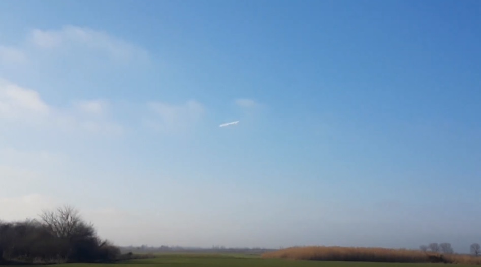 Сигаровидный НЛО недалеко от Кореновска (Видео)