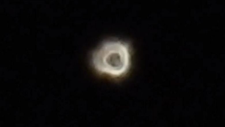 Пульсирующий объект в ночном небе над Черным морем