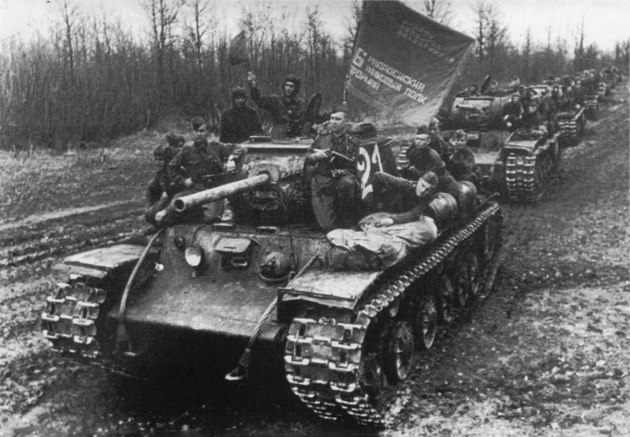 Советские отдельные гвардейские тяжелые танковые полки прорыва.
