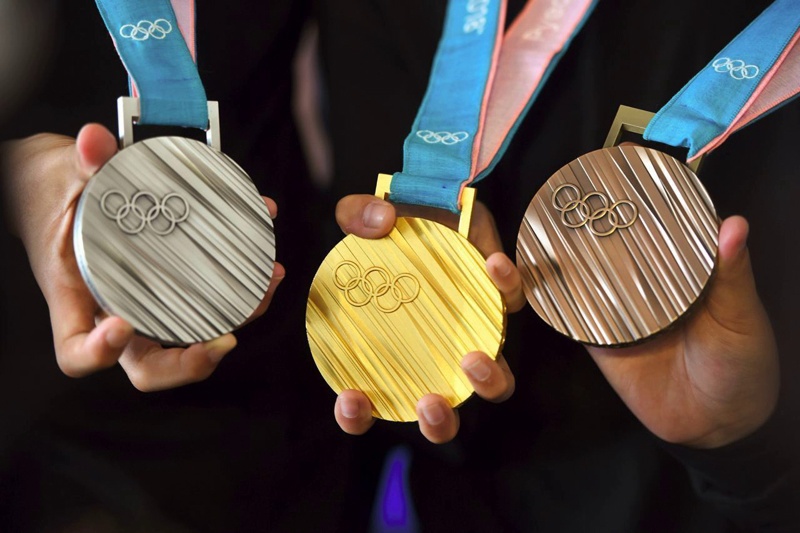 Золотые олимпийские медали на самом деле сделаны из серебра.