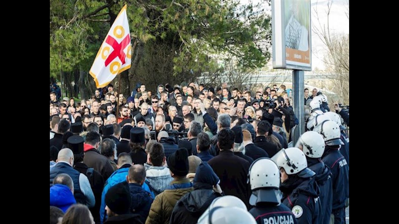 В Черногории начались антиправительственные протесты, манифестанты несли флаги России и ДНР