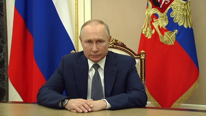 Путин запретил вывоз из России валюты на сумму более 10 тысяч долларов