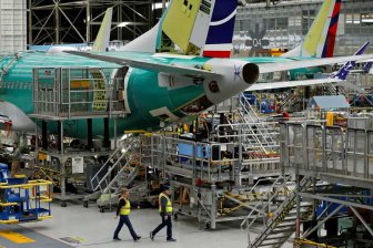 400 самолетов Boeing 737 MAX проверят из-за посторонних предметов в топливных баках