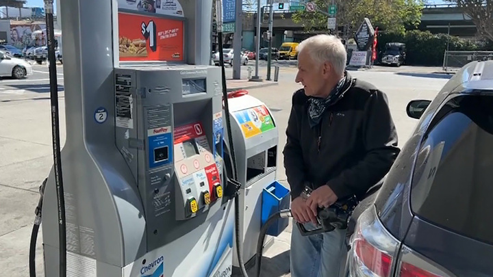 Посольство РФ в Вашингтоне: США хотят обвинить Россию в росте цен на бензин