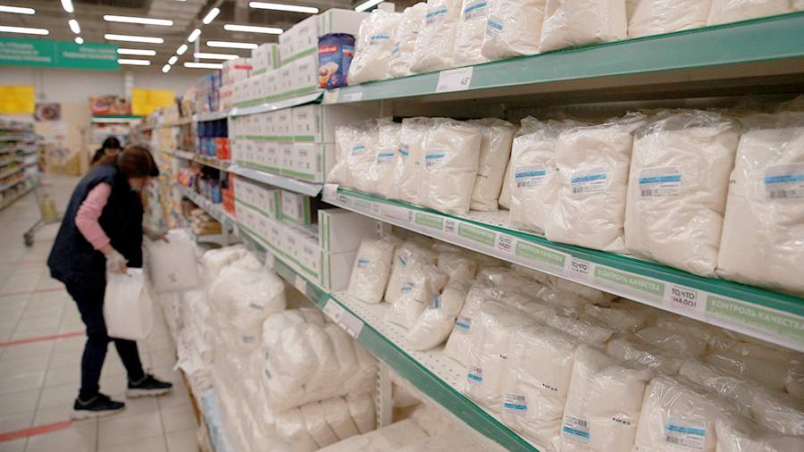 В правительстве заверили в достаточном запасе сахара и гречки в России