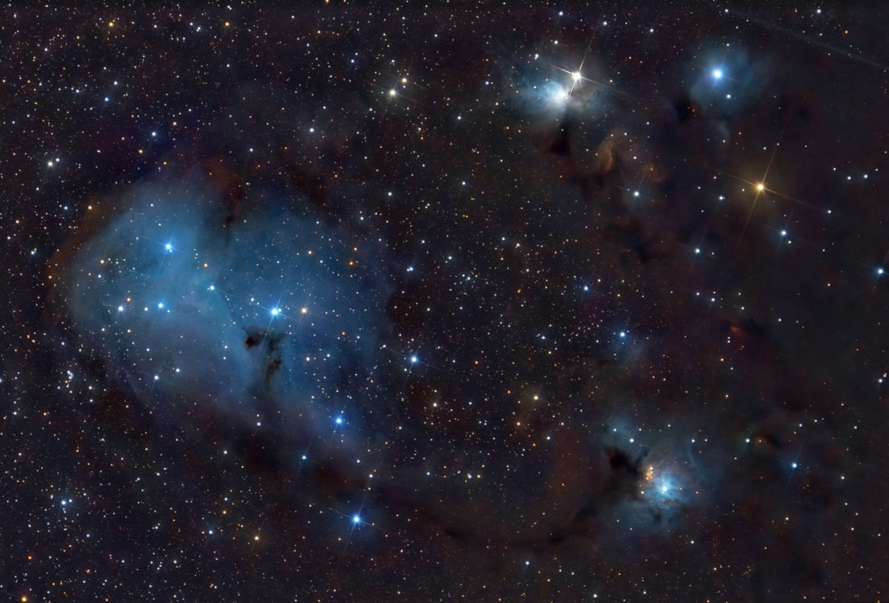 голубая туманность IC 447