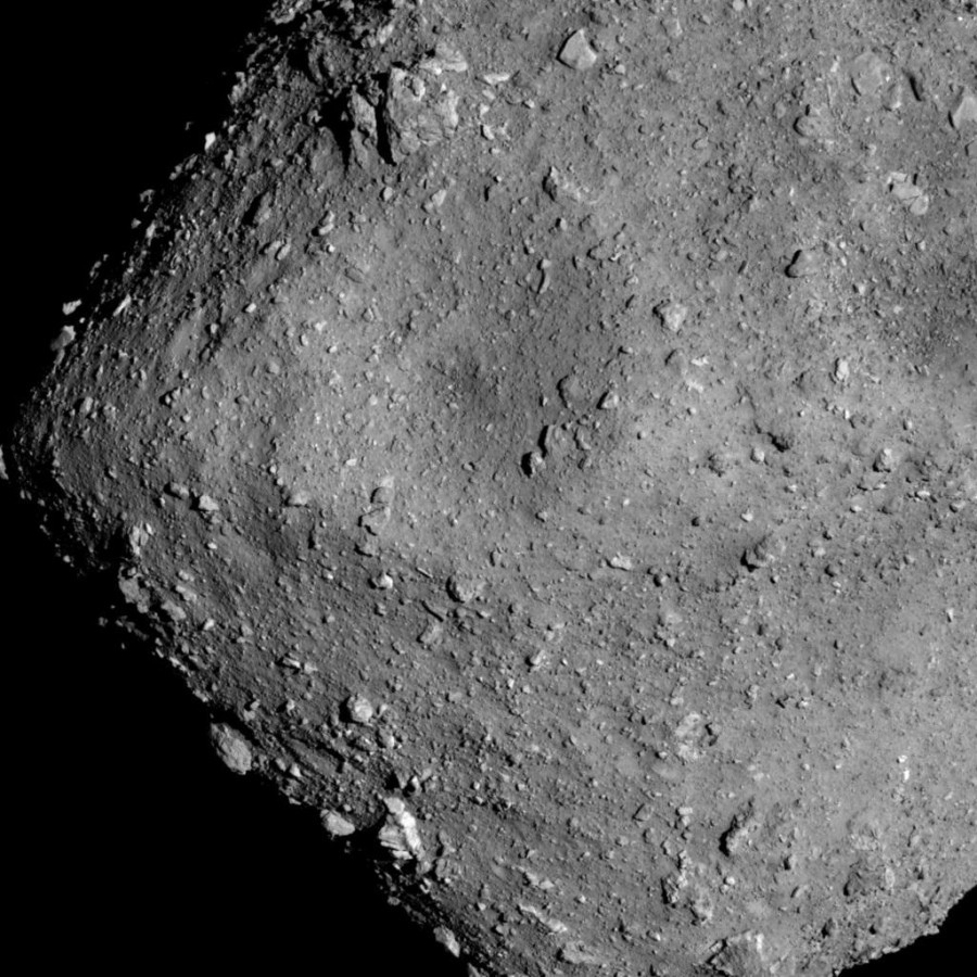 Астероид Рюгу (162173 Ryugu) может представлять собой ядро кометы, полностью исчерпавшей запасы летучих веществ