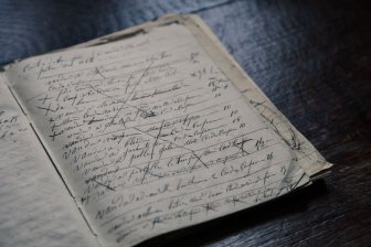 Графолог рассказал об анализе почерка Владимира Жириновского