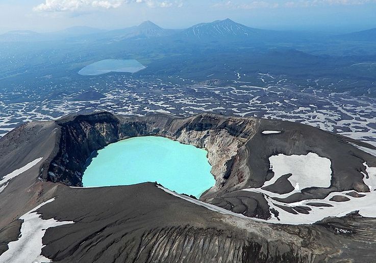 Вулканическое озеро Троицкое: что останется от человека, который решит там искупаться