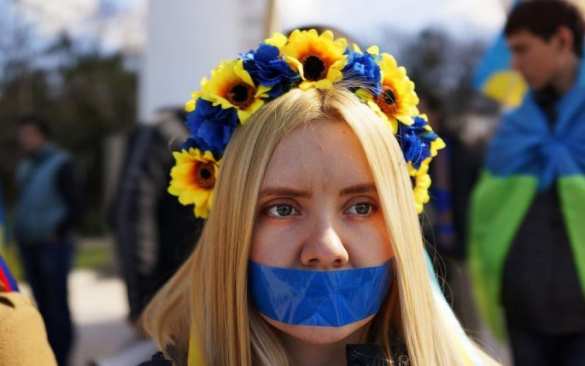 Украинцы в Берлине требуют не давать работу бежавшей из России редактору «Первого канала»