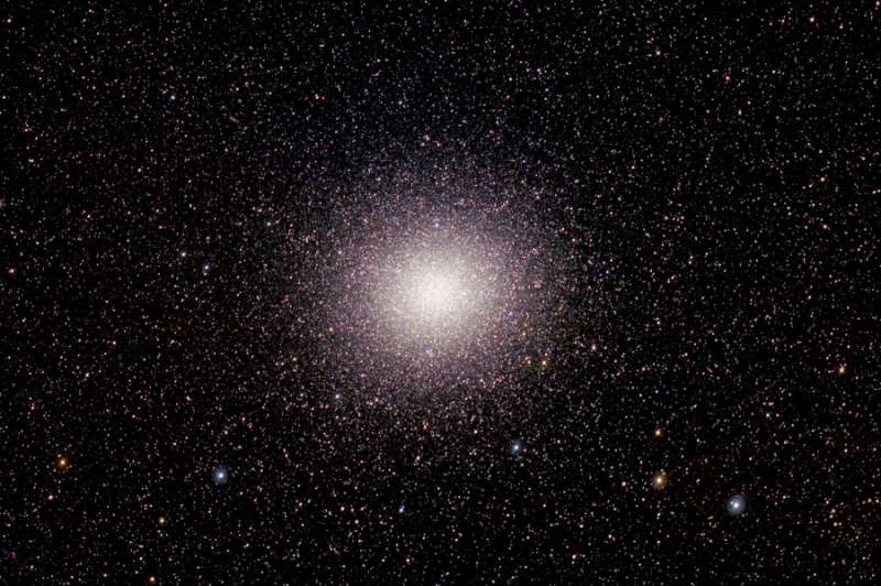Миллионы звезд в шаровом звездном скоплении Омега Центавра