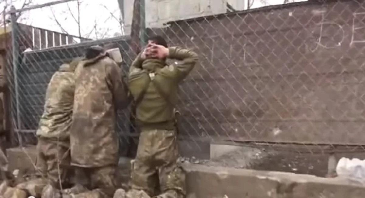 На заводе «Азовсталь» в плен взяты несколько боевиков, сообщающих о местах нахождения вооружённых отрядов на предприятии