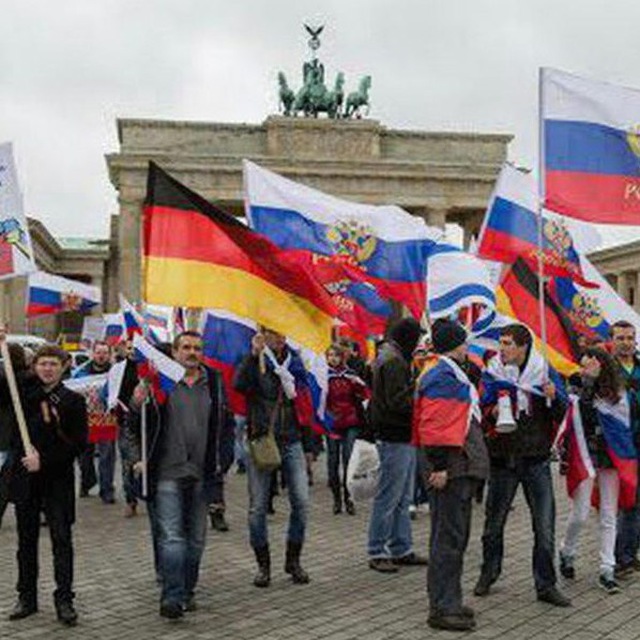 Весь мир не верит своим глазам - Немцы встают за Россию по всей Германии.