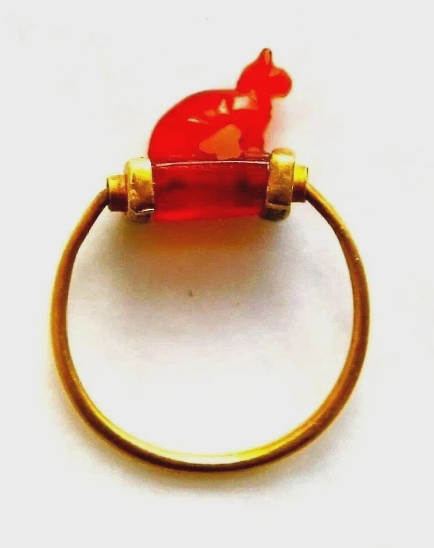 Полюбуйтесь на кольцо с сердоликом возрастом более 2 600 лет