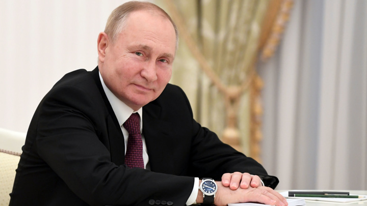 Путин утвердил выплаты в рублях 