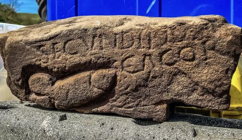 В Англии найден древнеримский камень с оскорблением.