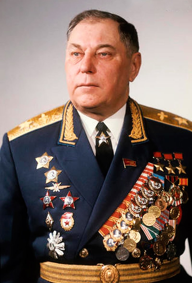 Покрышкин Александр - Один из величайших героев времён Второй Мировой войны. Его подвиги в небе широко оценили и в СССР и за рубежом