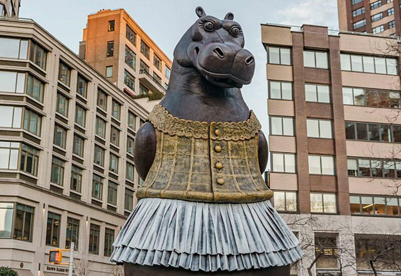 В Нью-Йорк вернули пятиметровую статую бегемота-балерины